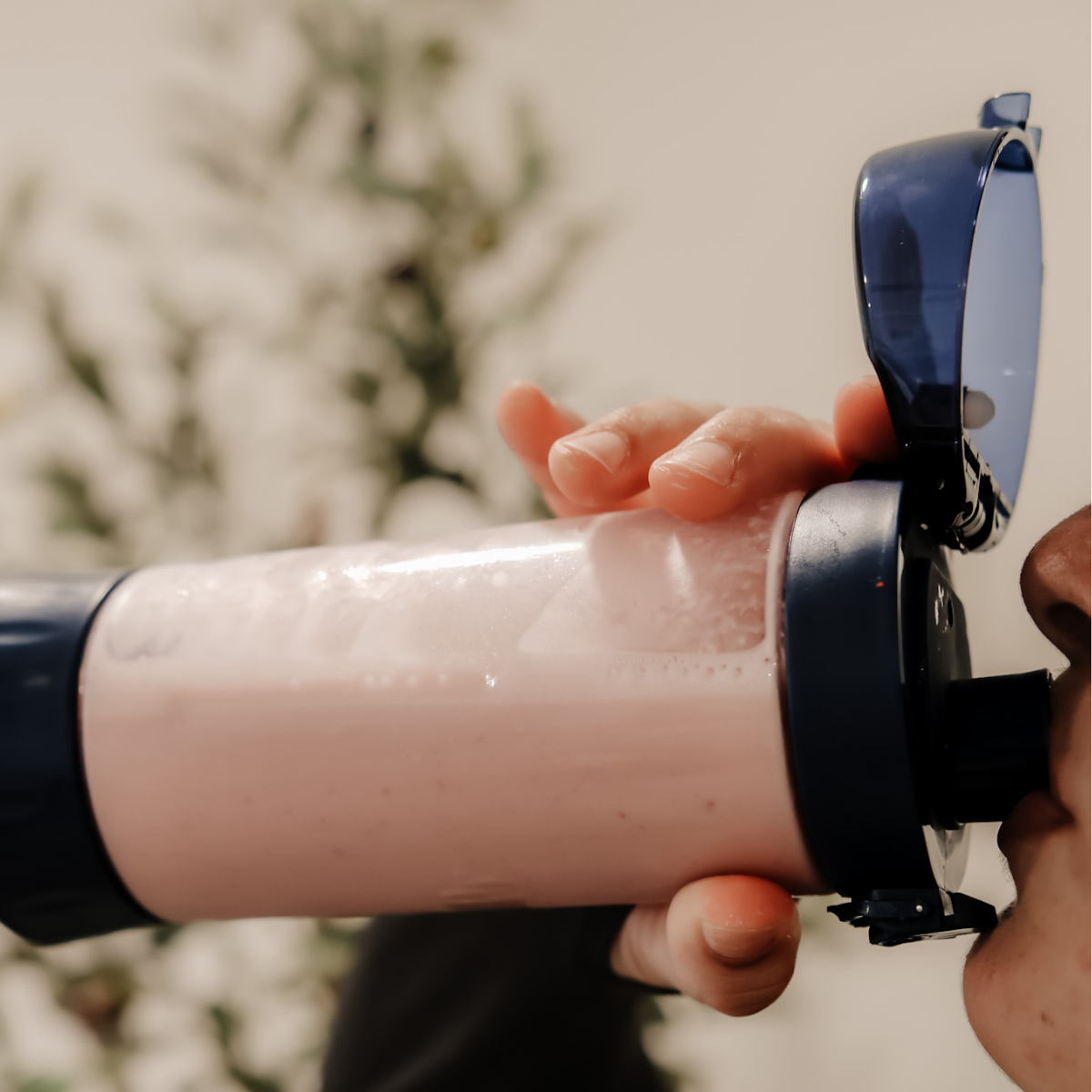 BLENDi Lite Electric Shaker (17oz) Navy